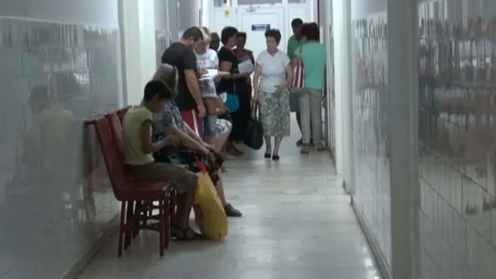 Pui congelaţi, în frigiderul farmaciei Spitalului din Brăila. Explicaţie halucinantă a farmacistei