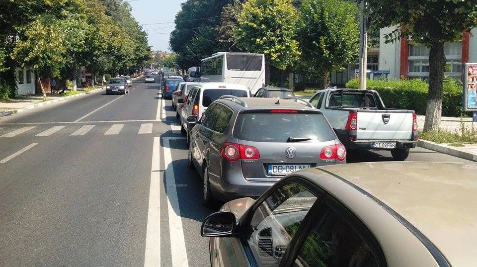 Un adevărat coşmar pentru turiştii care se deplasează spre litoral, în direcţia Mangalia