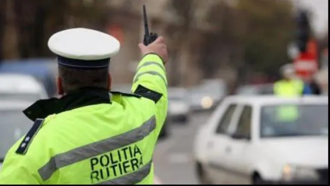 Poliţia anunţă că mai multe zone din ţară se confruntă cu trafic rutier îngreunat sau blocat