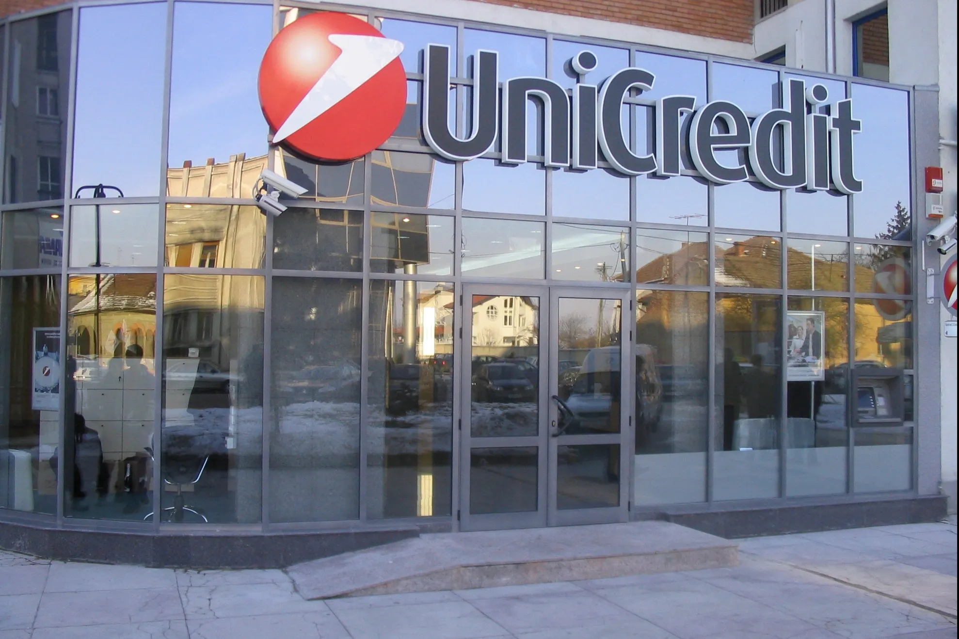 Un miliardar român şi-a vândut banca! Află cine este cumpărătorul!