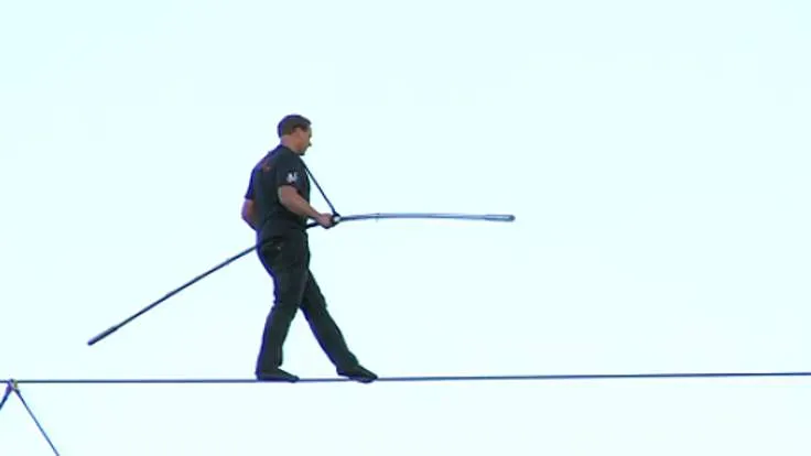 Imagini spectaculoase: Nik Wallenda a doborât un nou record de mers pe sârmă VIDEO