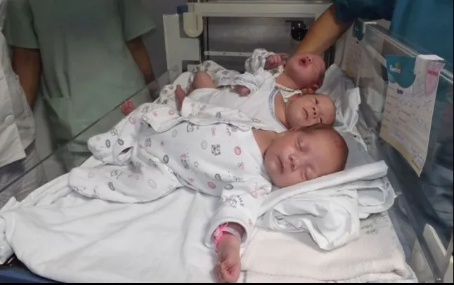 Tripleţi abandonaţi în Maternitatea din Drobeta Turnu Severin. Ce se va întâmpla cu nou-născuții?