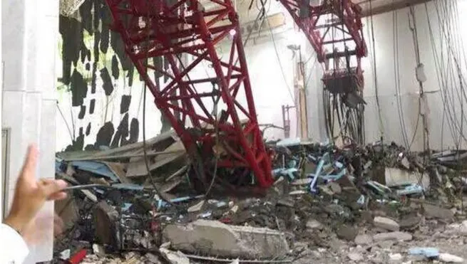 Tragedie la Mecca: 100 de morţi şi peste 200 de răniţi. O macara s-a prăbuşit peste Moscheea Sfântă