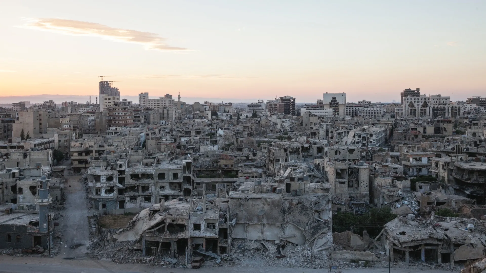 MAE: 3 cetăţeni români minori şi mama acestora au fost evacuaţi, la cerere, din Siria şi repatriaţi