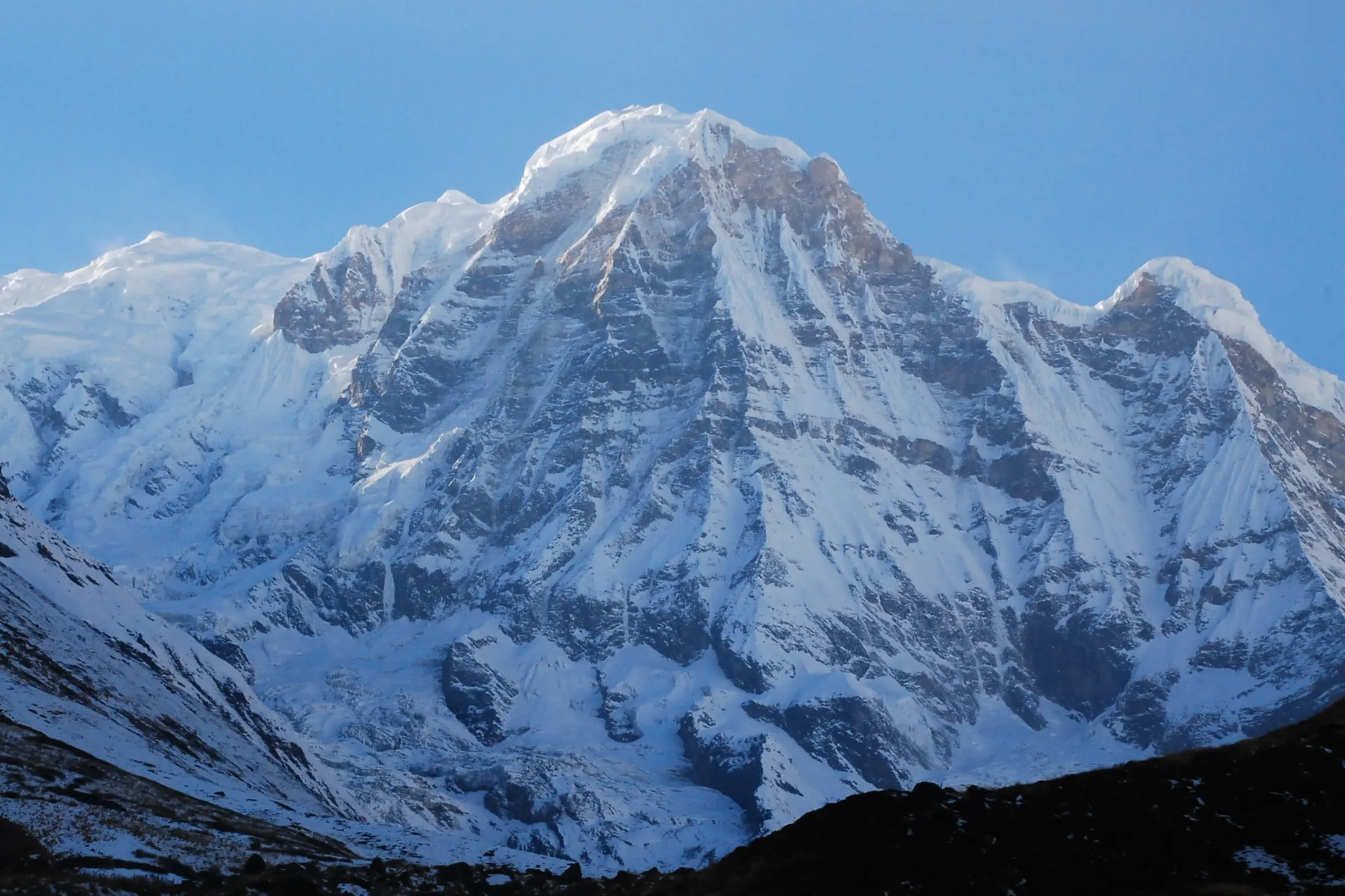 Acesta este cel mai periculos vârf montan din lume. Câţi alpinişti au murit aici