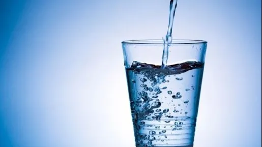S-a spălat pe faţă cu apă minerală de două ori pe săptămână. Rezultatele au uimit-o