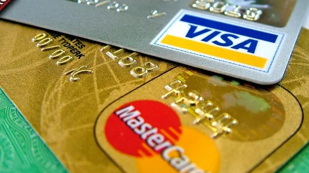 Atenţie la bancomate! Hackerii pot să îți blocheze cardul pentru a-ţi fura banii