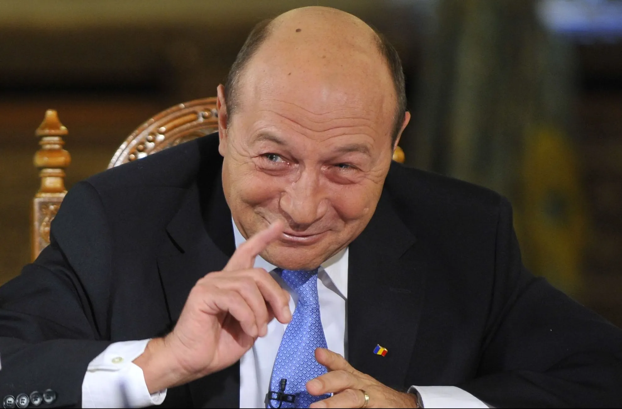 Băsescu, postare uluitoare pe Facebook: "Dragă Vasile, mai încearcă o dată. Sunt alături de tine"