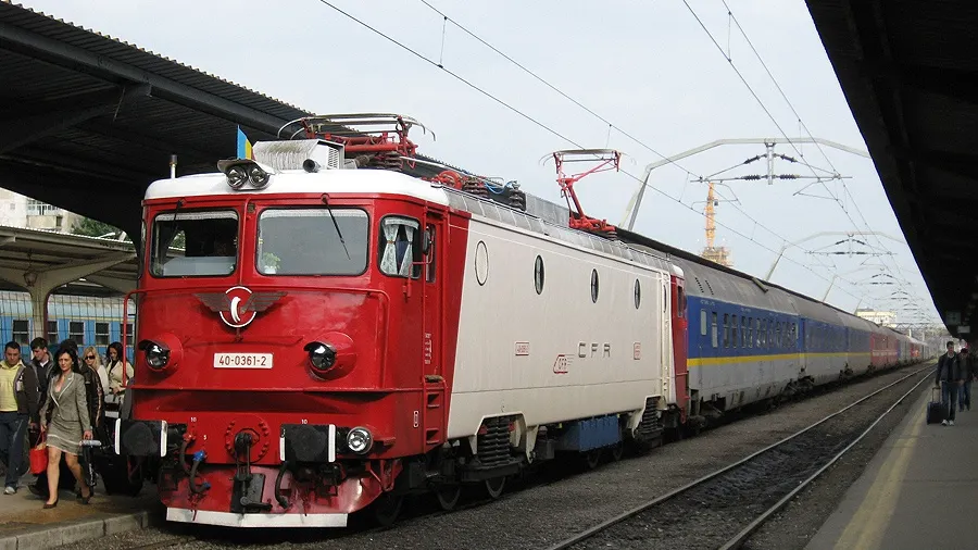 CFR anunţă întârzieri la trenurile care trec prin Ploieşti în toată luna iunie