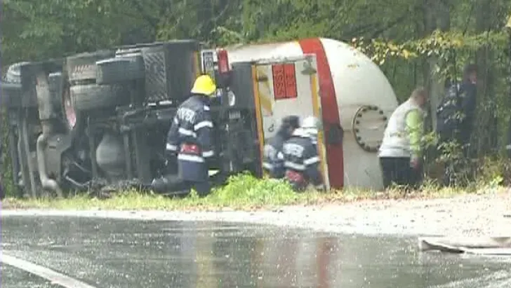 Atenţie, şoferi! Traficul rutier este oprit pe DN2