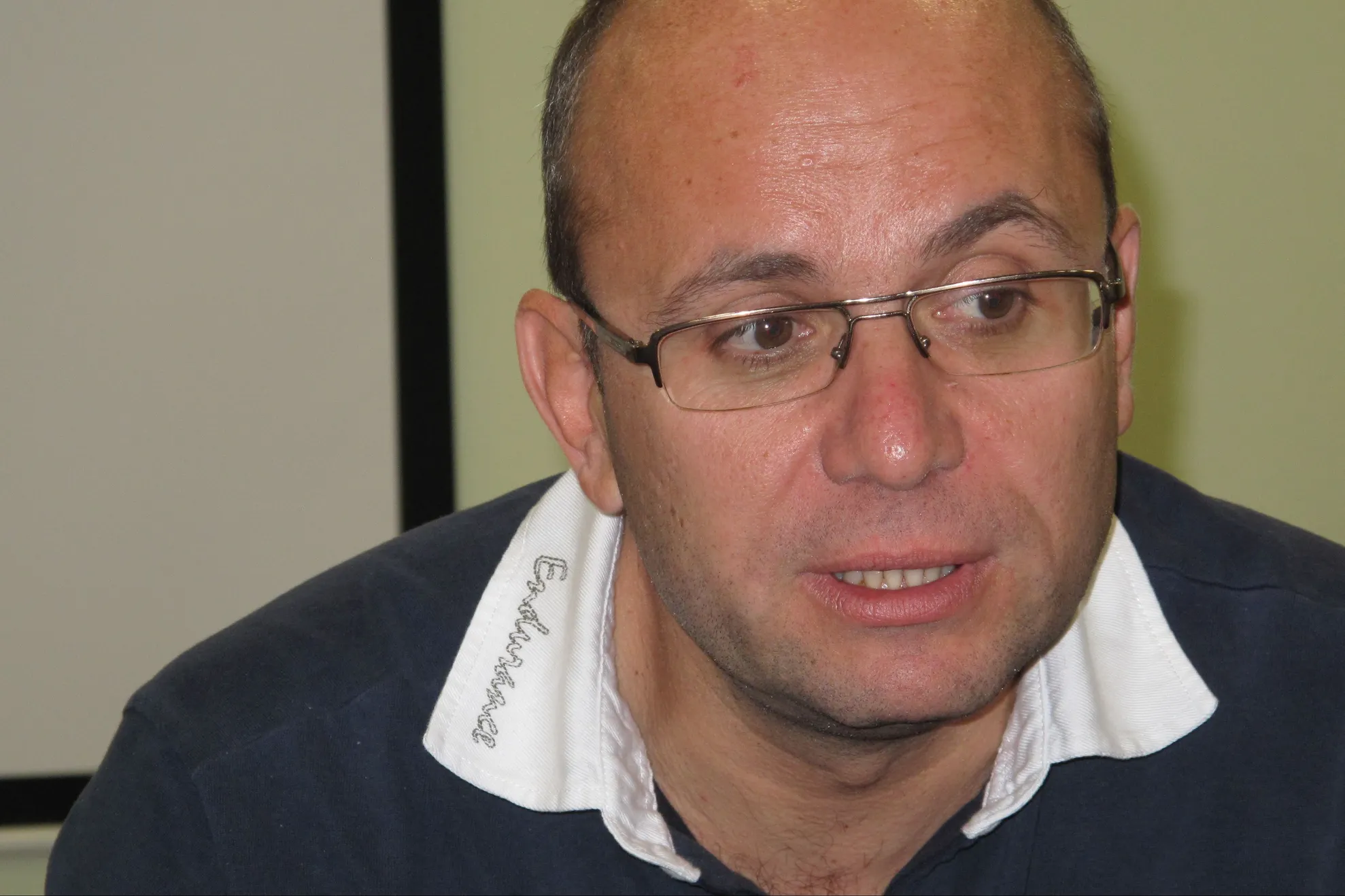Guşă: Băsescu doreşte să negocieze cu statul român clemenţă pentru apropiaţii penali 