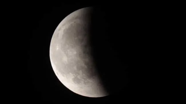 Fenomene astronomice spectaculoase, duminică noapte. Ce vor putea vedea românii
