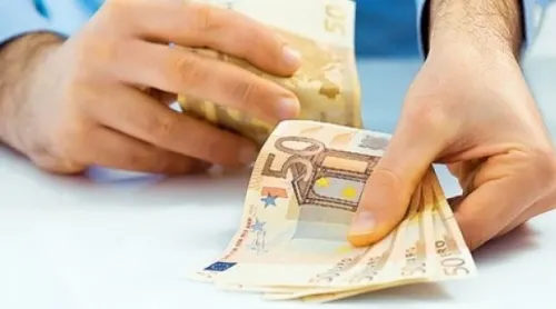 Cum a reuşit o femeie din Oradea să îşi păcălească victimele cu peste 200.000 de euro