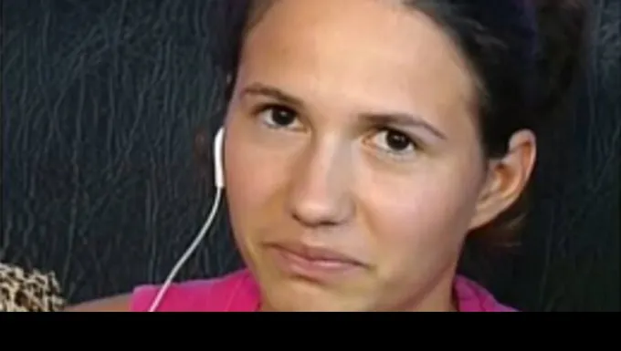 Fata violată din Vaslui rupe tăcerea! Ce spune despre pozele nud cu ea