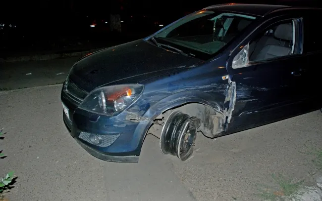Un poliţist beat a provocat un accident, a bătut martorii și a fugit