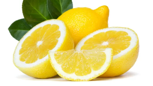 Cum să storci o lămâie în doar câteva secunde, fără aparat