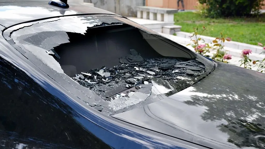 Scandal în trafic la Timişoara: maşină distrusă din cauza unei datorii