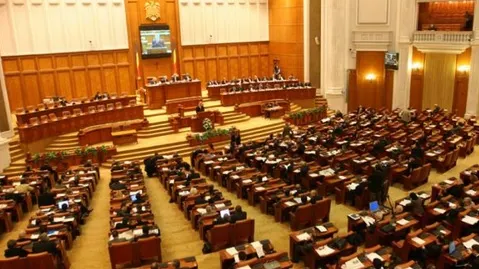 Moţiunea "Alege între România şi Ponta" a fost citită, astăzi, în plen
