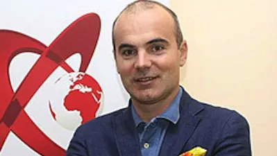 Rareş Bogdan, surpriză, în direct, din partea invitaţilor. Nu se aştepta la asta