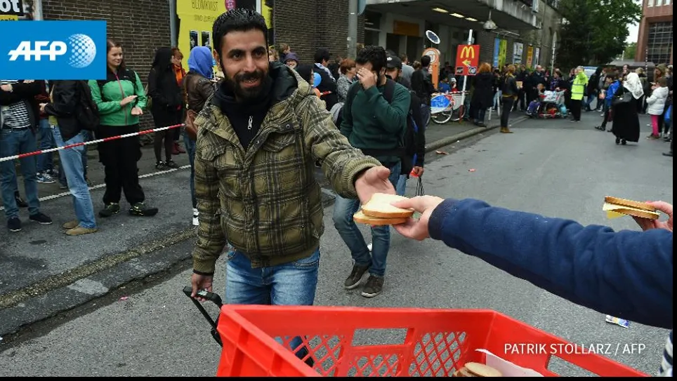 Alte două ţări din UE resping oficial cotele obligatorii de refugiaţi, impuse de CE
