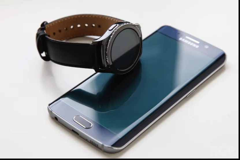 Ai telefon cu Android? Acum poţi să-i adaugi un ceas inteligent de top