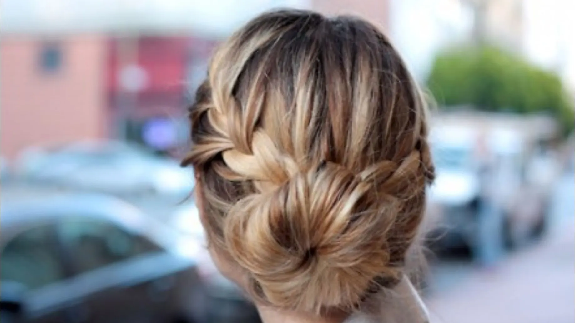 4 coafuri office pe care să le încerci pentru un look chic şi smart