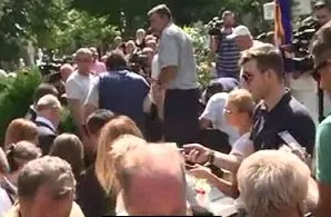 Incident la înmormântarea lui C.V. Tudor. S-ar putea să fie un semn