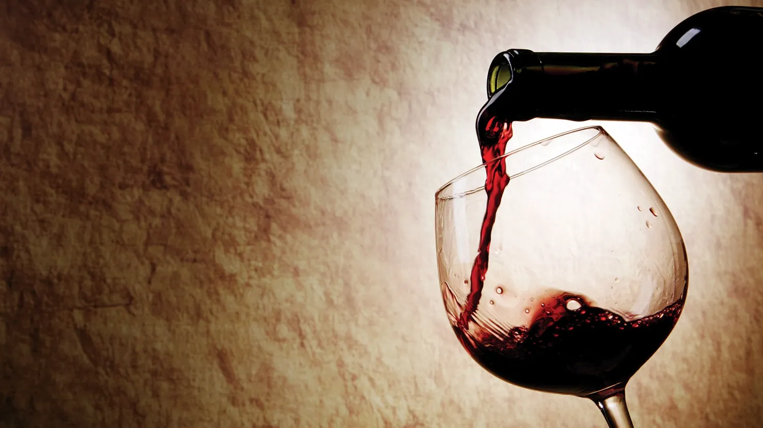 Cum să deschizi o sticlă de vin fără tirbuşon. Cea mai elegantă metodă