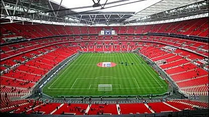 Cerere în căsătorie pe stadionul Wembley. Cine este sportivul român care a făcut marele pas