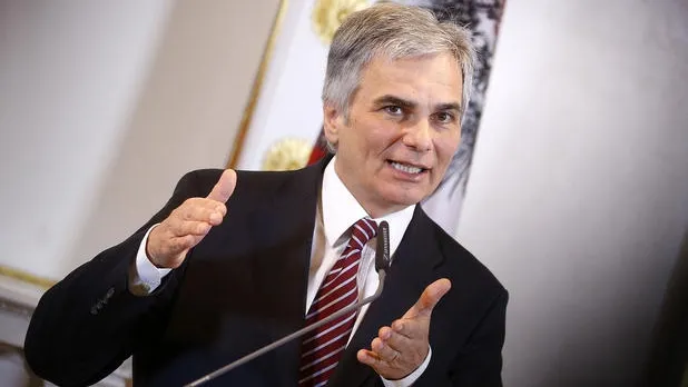 Cancelarul Austriei: UE trebuie să penalizeze ţările care se opun cotelor privind imigranţii