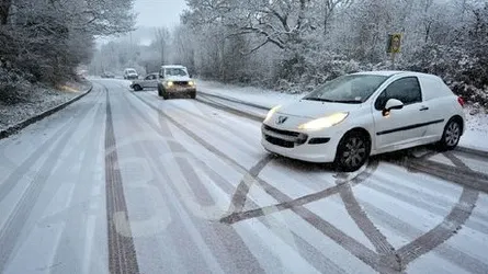 Cum să-ţi pregăteşti maşina de iarnă? La ce trebuie să fii atent dacă eşti şofer