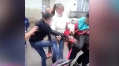 Scene de luptă la un liceu din Buzău: fată de 11 ani dată cu capul de calorifer până la leşin