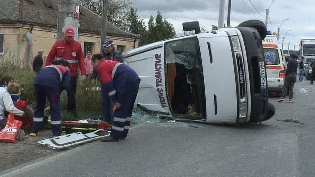 Accident crunt în Argeş: trei persoane au murit şi 14 sunt rănite. Update