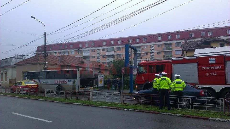 Autobuz plin cu pasageri, în flăcări la Târgu Jiu. Ce au făcut trecătorii