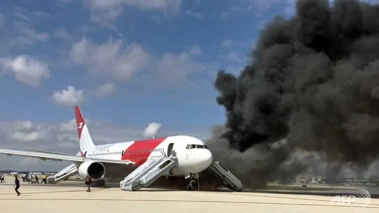 Incident pe aeroport. Un avion a luat foc în timp ce se pregătea să decoleze