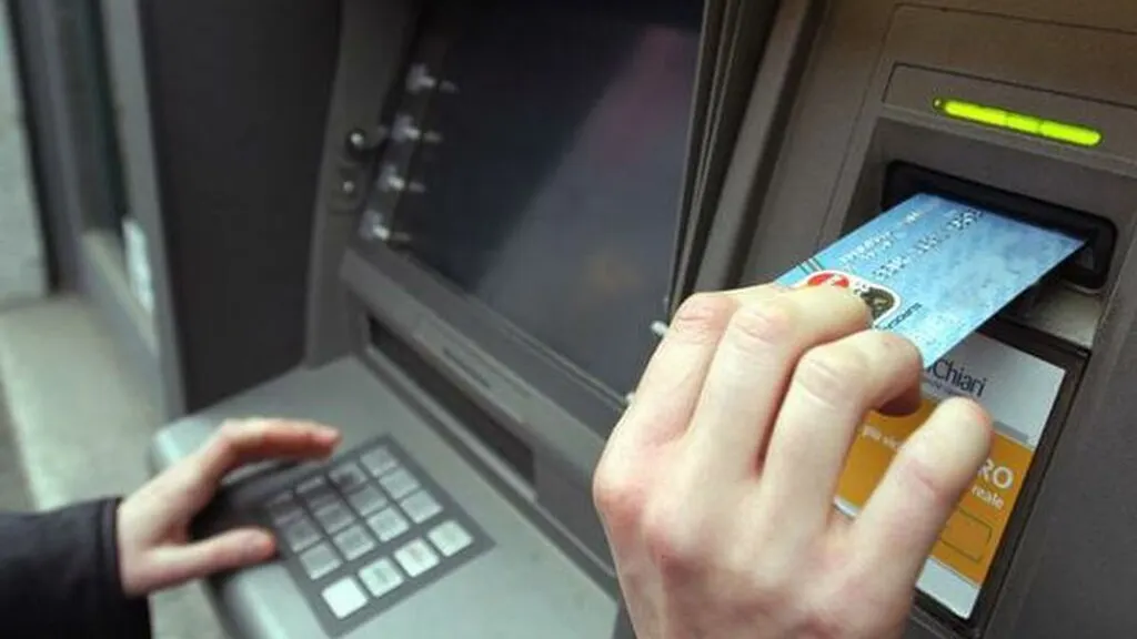 A primit cardul, dar nu și banii de la bancomat, așa că a plecat. Ce a urmat e incredibil