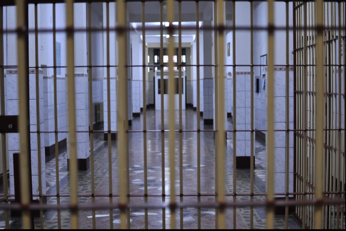 Incident la Penitenciarul Poarta Albă: deținut, înjunghiat în gât. Autoritățile au deschis o anchetă