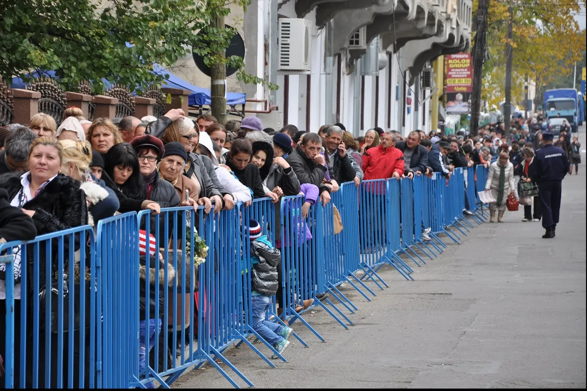 Sfânta Cuvioasă Parascheva 2015. Ce pot face credincioșii care nu vor ajunge la moaștele din Iași