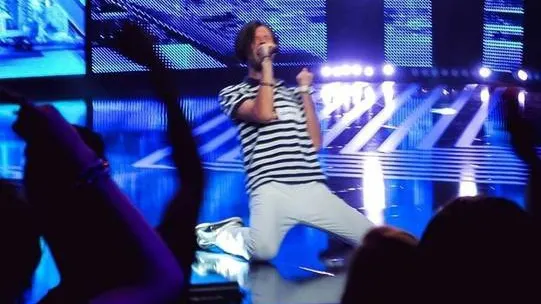 Un concurent de la X Factor, rănit în explozia din clubul Colectiv