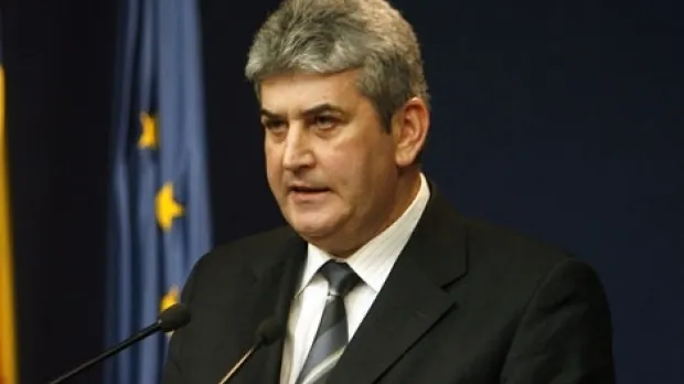 Încă un protest la adresa lui Oprea. Peste 200 de bucureșteni i-au cerut demisia 