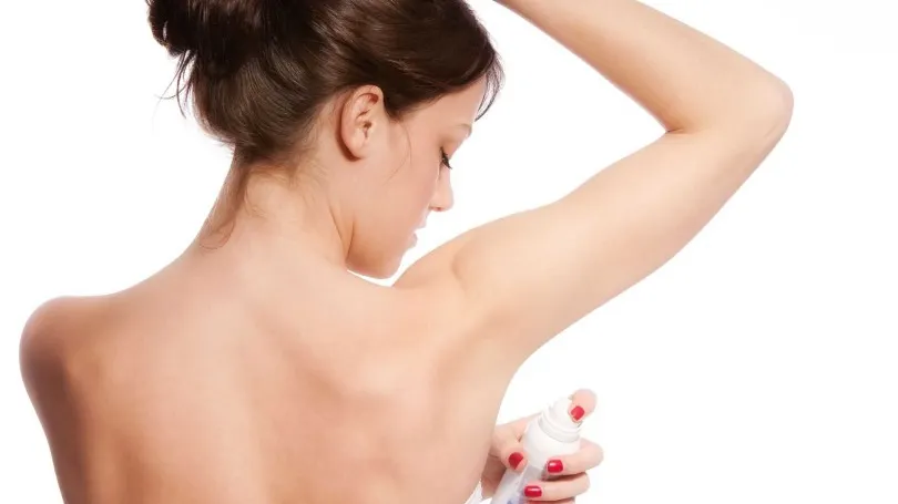 Nu te mai da cu deodorant dimineaţa, după duş. Iată ce ar trebui să faci, de fapt