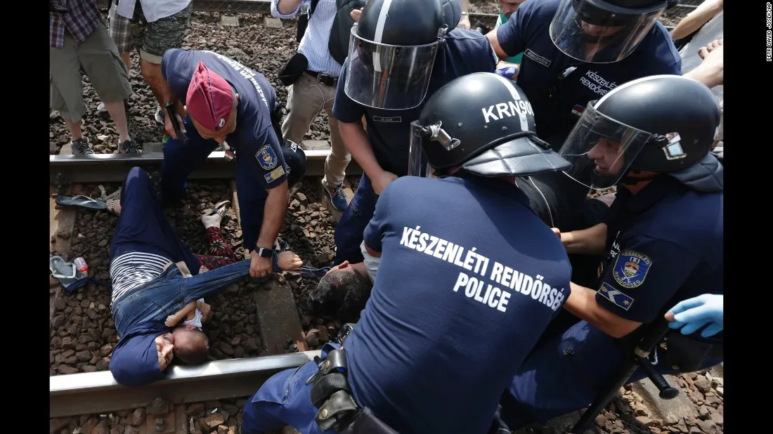 Criza refugiaţilor. Incendiu într-o tabără de imigranţi, la frontiera Sloveniei cu Croaţia