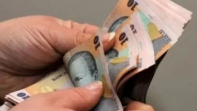 Părinţii cu copii în clasele mici ar putea primi 200 lei lunar. Care e motivul