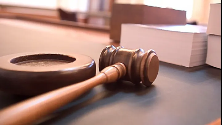 Percheziţii la Tribunalul Caraş-Severin. Un judecător ar fi luat mită 80.000 euro
