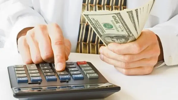 Motive de îngrijorare pentru bănci: tot mai mulți români sunt restanțieri, deși salariile au crescut
