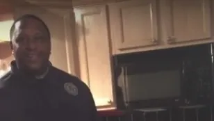Cum reacţionează acest bărbat când află că va fi tată. Este copleşitor