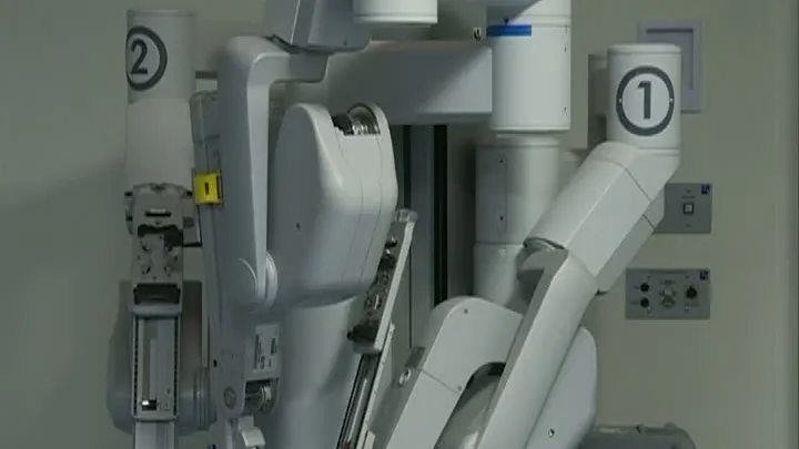 Statul pune frână chirurgiei viitorului! Avem roboţi, dar nu sunt întreţinuţi