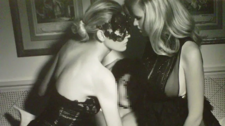 Două tinere sexy i-au bătut la uşă şi s-a culcat cu ele. Ce a urmat l-a făcut să regrete toată viaţa