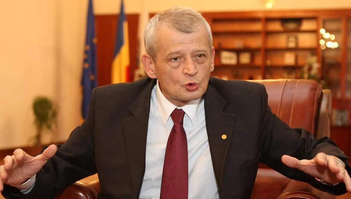 Percheziții în celula lui Sorin Oprescu. I-au fost confiscate două flacoane de insulină injectabilă