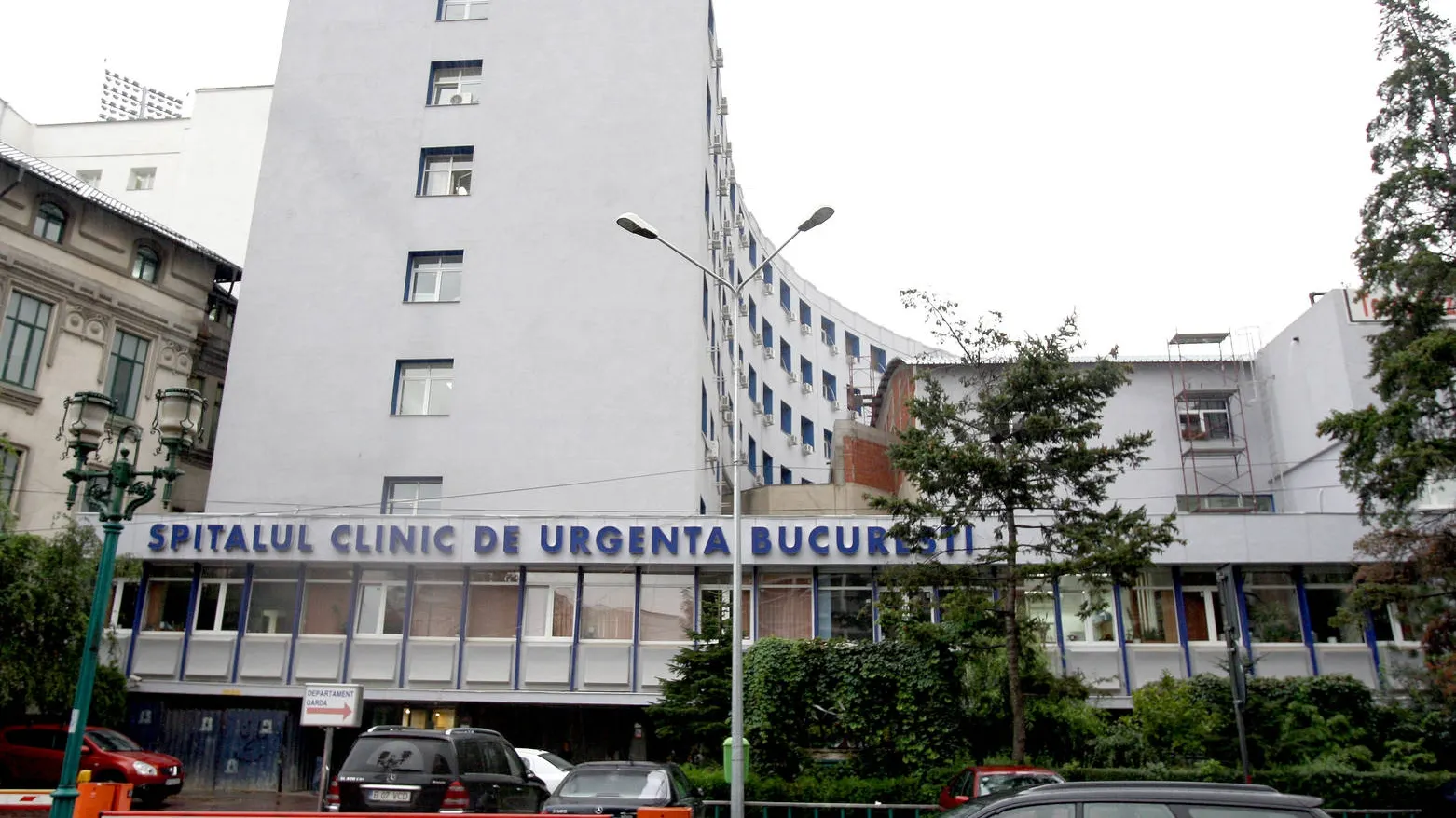 Șeful Secției de Chirurgie Plastică de la S. Floreasca: "Este ca la război. Se operează simultan"